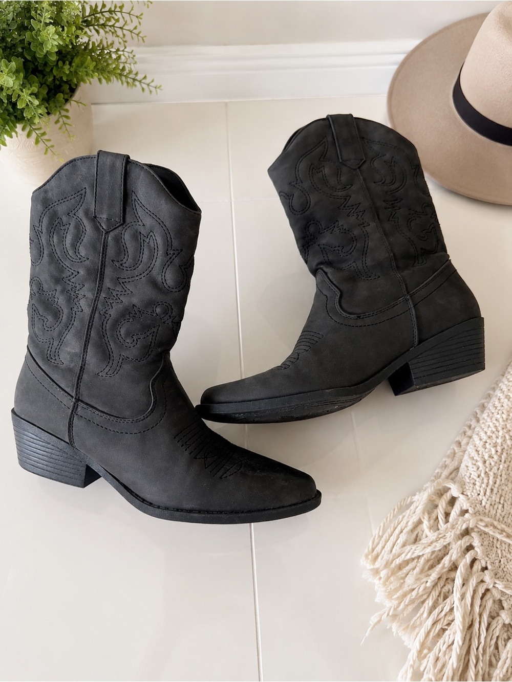 etc! Dark Grey Western Cowboy Boots Embroidered Mid Calf Block Heel Size 6/7